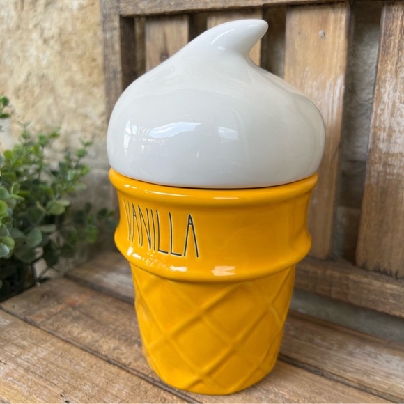 🆕 Rae Dunn | "VANILLA" Ice Cream Cone Candle! - Picture 3 of 10